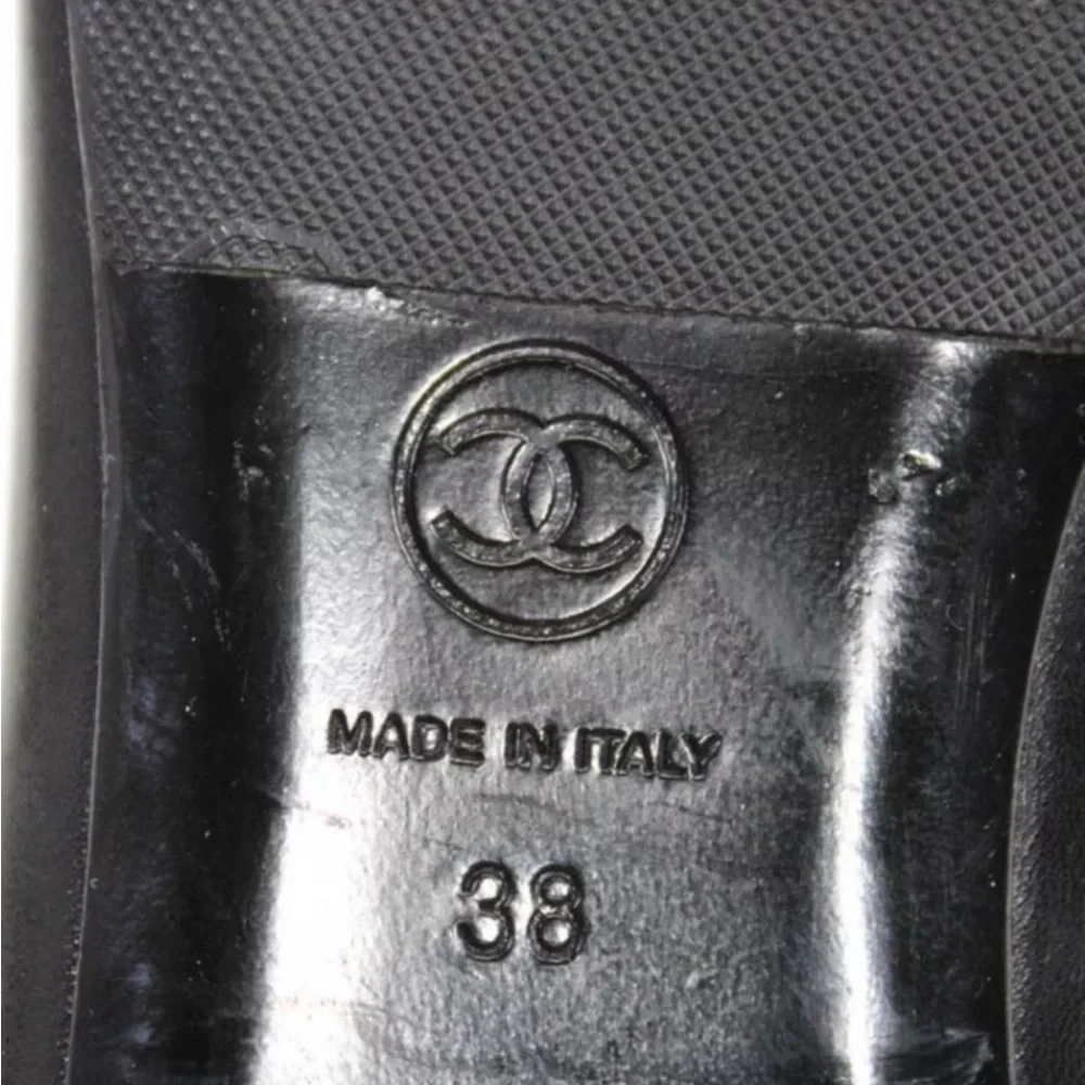 CHANEL Black Flats with Bow and Pearl Detail - Picture 4 of 5